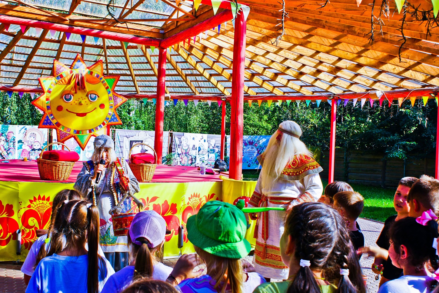 <span style="font-weight: bold;">Однокашники </span>