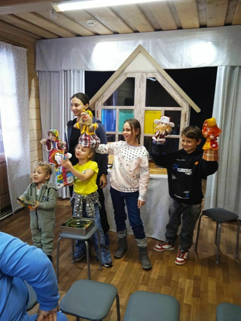 <span style="font-weight: bold;">Интерактивный кукольный театр</span>